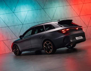 Miniatura: Nowa Cupra Leon po liftingu. Topowy model...