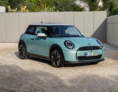 Miniatura: Klasyczna stylizacja dla Mini Coopera S....