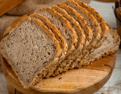 Miniatura: Raz upiekłem ten chleb z płatkami...