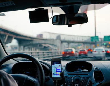 Miniatura: Uber postanowił obniżyć ceny w Warszawie....
