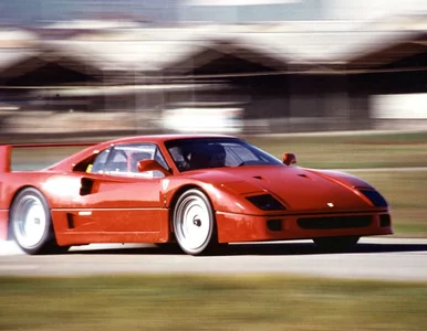 Miniatura: Spłonęło kultowe auto. Zobacz, jak ogień...