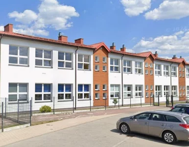 Miniatura: Nauczycielka miała wyrzucić krzyż do...