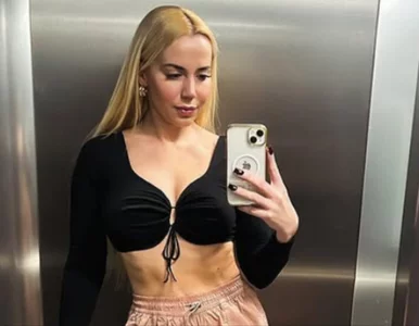 Miniatura: Schreiber przykuła się do drzwi siedziby...