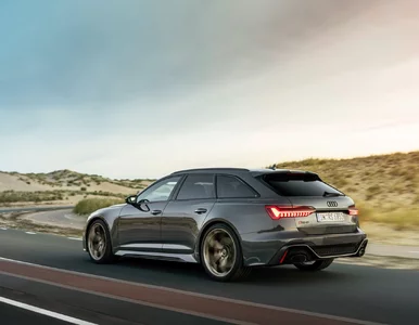 Miniatura: Polacy kupują coraz więcej aut z górnej...