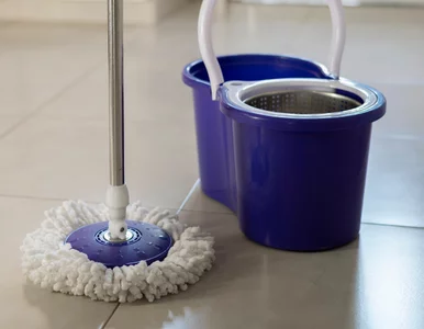 Miniatura: Włoszki dodają odrobinę do wody. Podłoga...