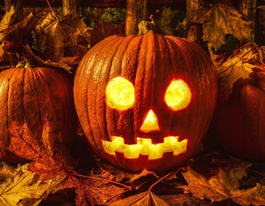 Miniatura: Metalowy wkręt w cukierku na Halloween....