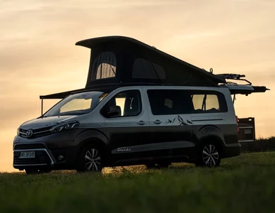 Miniatura: Kamper Toyoty z zabudową Tanuki. Do...
