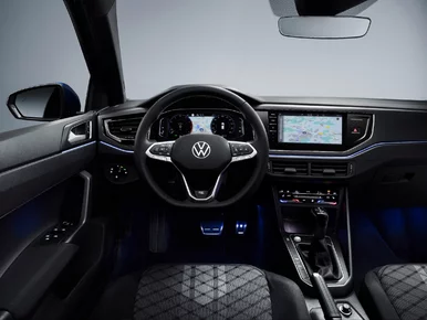 Miniatura: Volkswagen ostro w dół. Nowy model za 64...