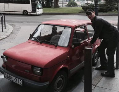 Miniatura: Tom Hanks sprzedał swojego „Malucha” za...