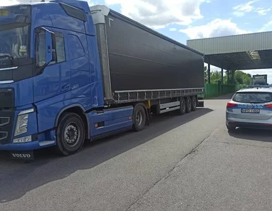 Miniatura: Kierowca TIR-a miał 4 promile, mimo to...