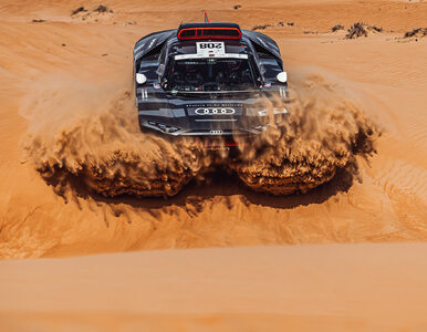 Jest pierwsze pustynne zwycięstwo elektryka! Audi RS Q E-tron wygrywa w...