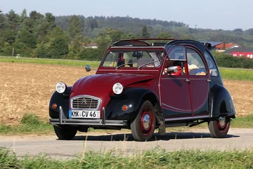 Pierwszy produkcyjny Citroen 2CV miał moc: