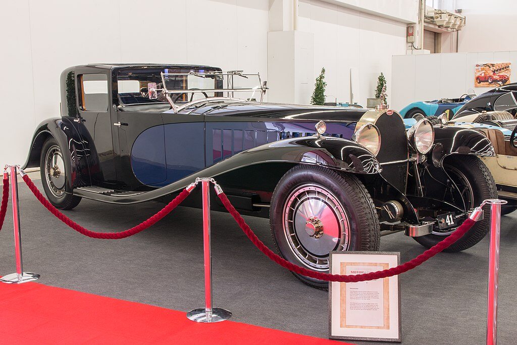 Słynne Bugatti typ 41, znane lepiej jako Royale, miało silnik o mocy nawet 300 KM. Jego pojemność wynosiła: