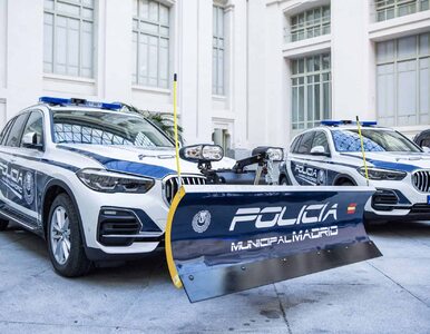 Policja odebrała nowe BMW. Wśród nich X5 z… pługiem do odśnieżania