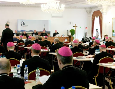 Miniatura: Episkopat ostro o zmianach w szkołach....