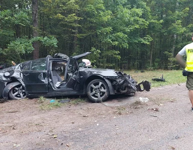 Miniatura: Tragiczny wypadek pod Mrągowem. Auto z...