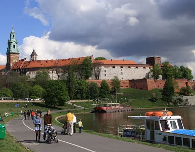 Miniatura: Parkowanie w Krakowie trzy razy droższe...