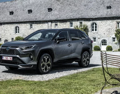 Miniatura: Jest cennik 300-konnej hybrydy Toyoty....