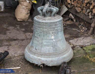 Miniatura: Dzwon z 1672 roku odnaleziono... w stodole