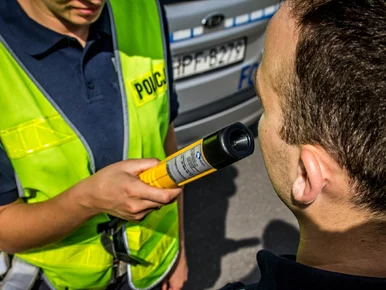 Miniatura: Pijani kierowcy zabijają. Policja jest...