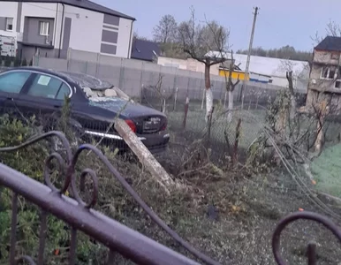 Miniatura: Skasowała trzy posesje, dwa słupy i jedno...