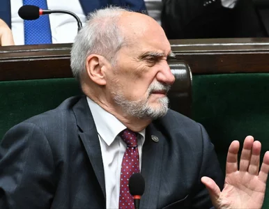 Miniatura: Macierewicz z kolejnymi kłopotami. Bodnar:...