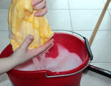 Miniatura: Dodaję to do wody i myję podłogę. Kafelki...