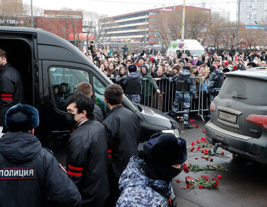 Miniatura: Pogrzeb Aleksieja Nawalnego. Ludzie...