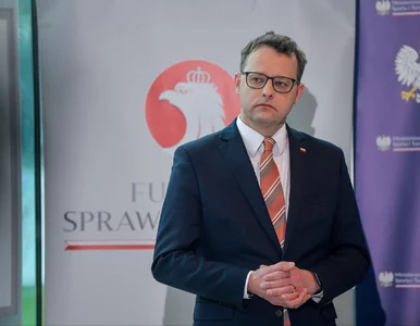 Miniatura: Skazana za oszustwo pracuje w biurze...