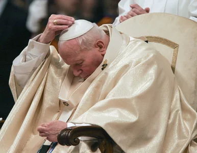 Miniatura: Biskupi wzywają do szacunku dla Jana Pawła...